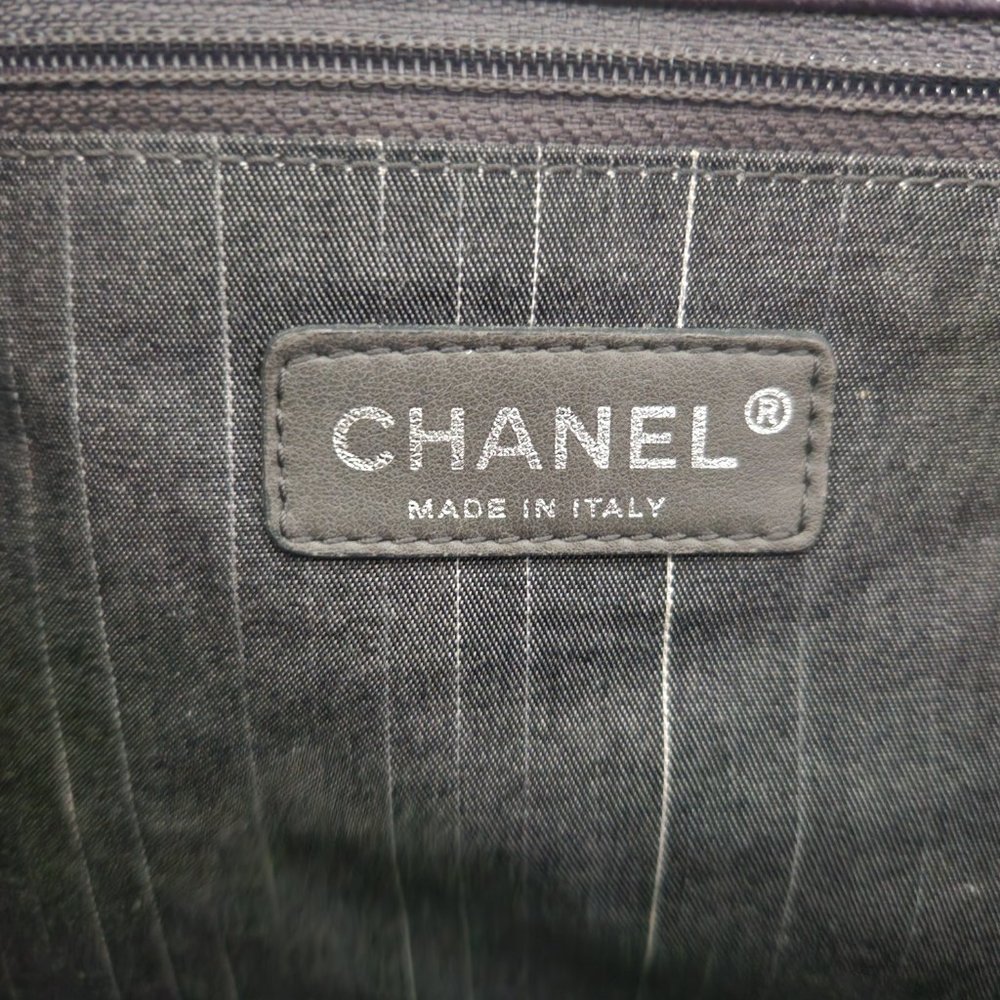 Chanel In and Out Maxi Flap Shoulder Quilted Lambskin Vintage Bag in Purple - Picture 5 of 7